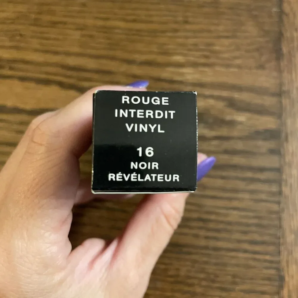 Givenchy rouge interdit